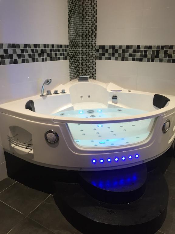 Le Love Spa Lyon Eksteriør billede