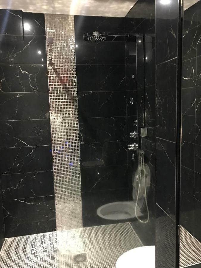 Le Love Spa Lyon Eksteriør billede